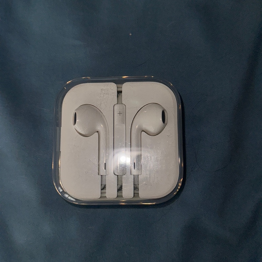 Apple Earbuds With 3.5mm Jack